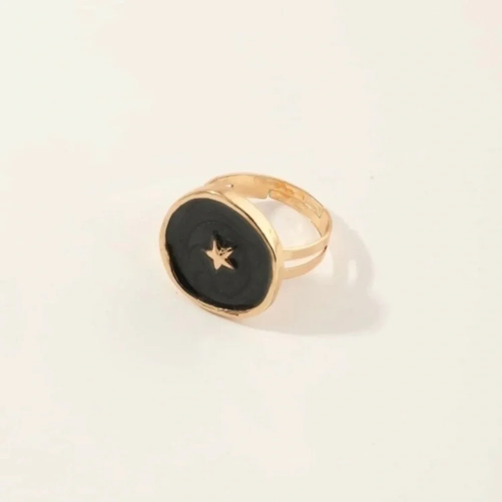 Urban Outfitters 💛 star